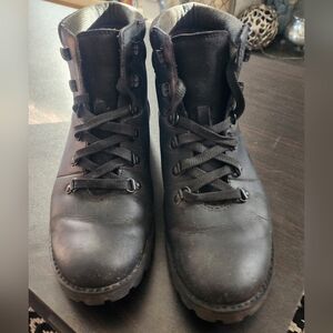 Timberland Womens Black Ellendale leather hiker boots. Size 7.5